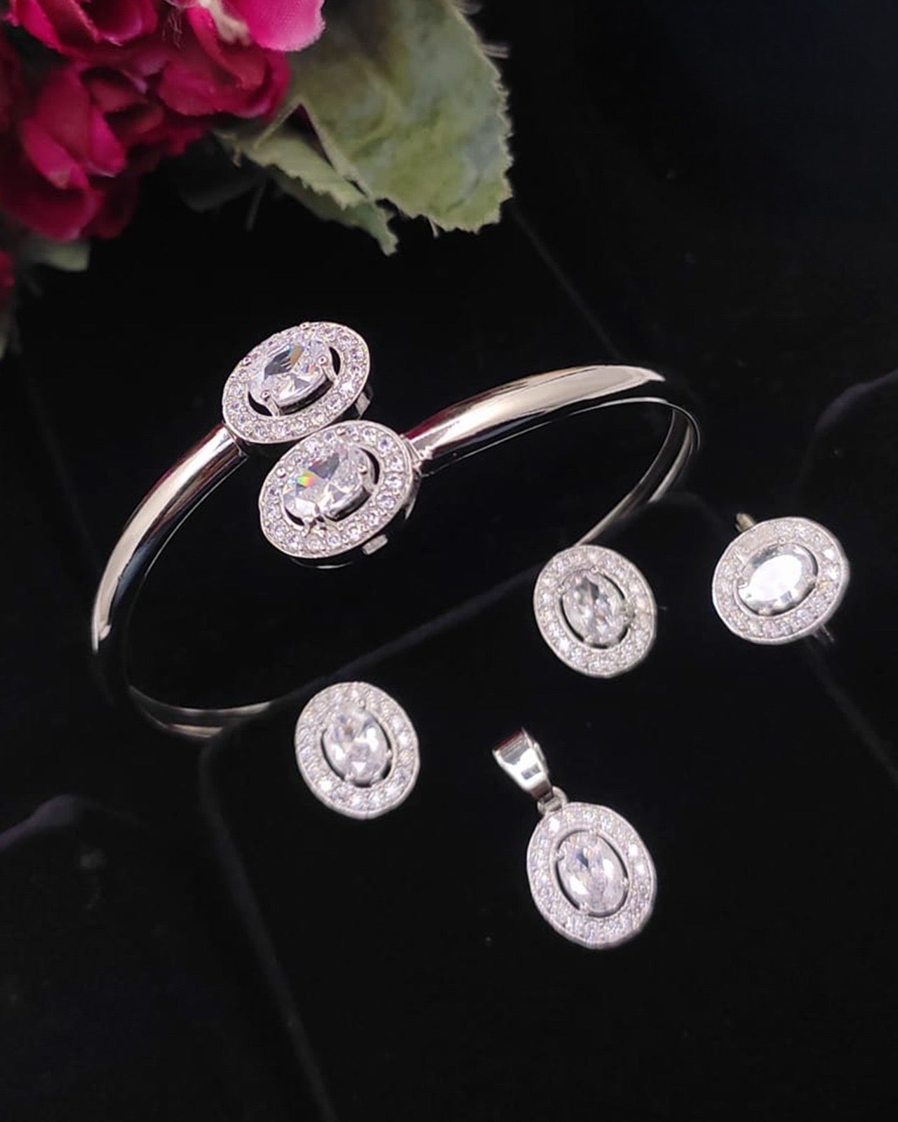 Pendant Set Beauty