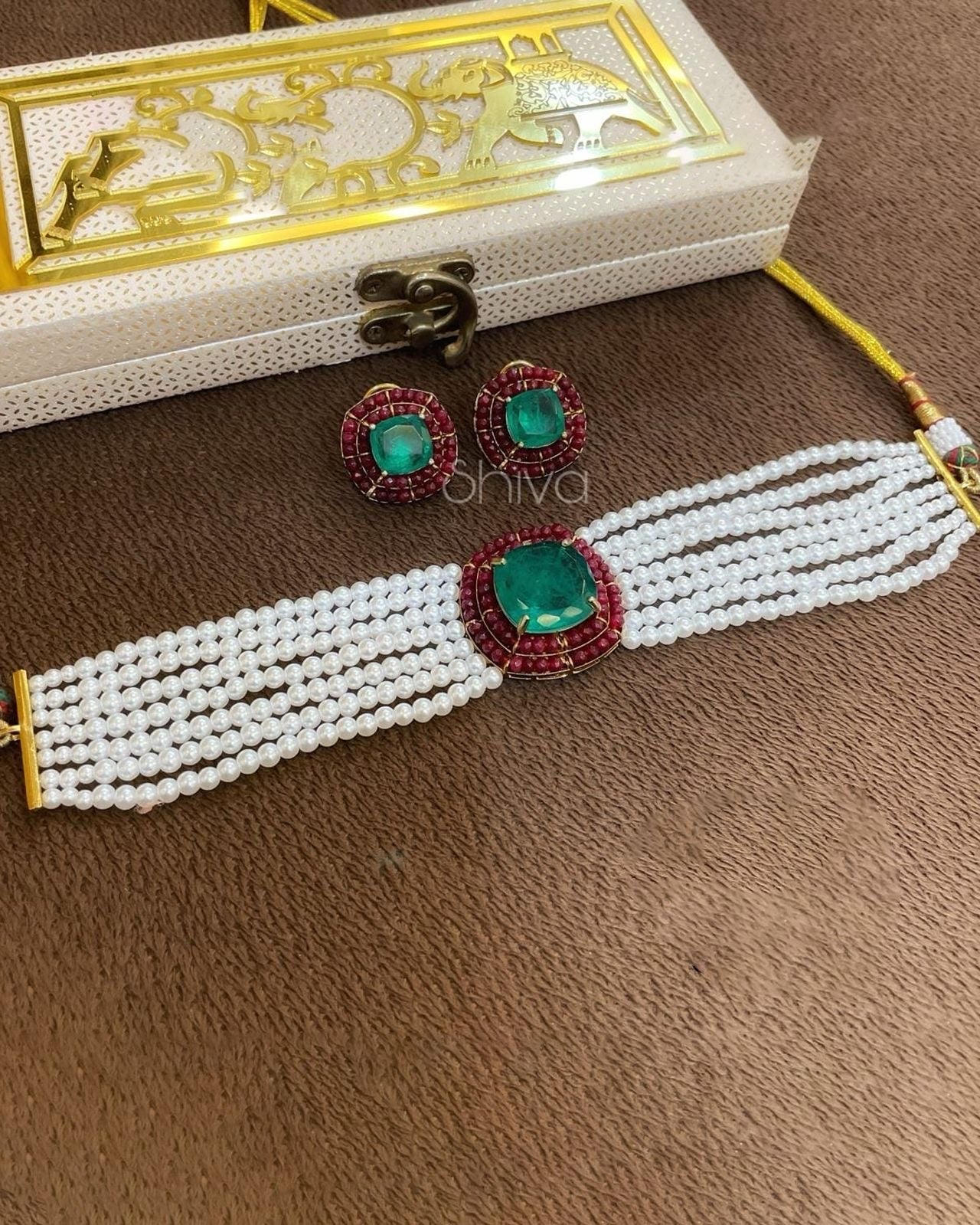 Janvi Kapoor Inspired Pearl choker