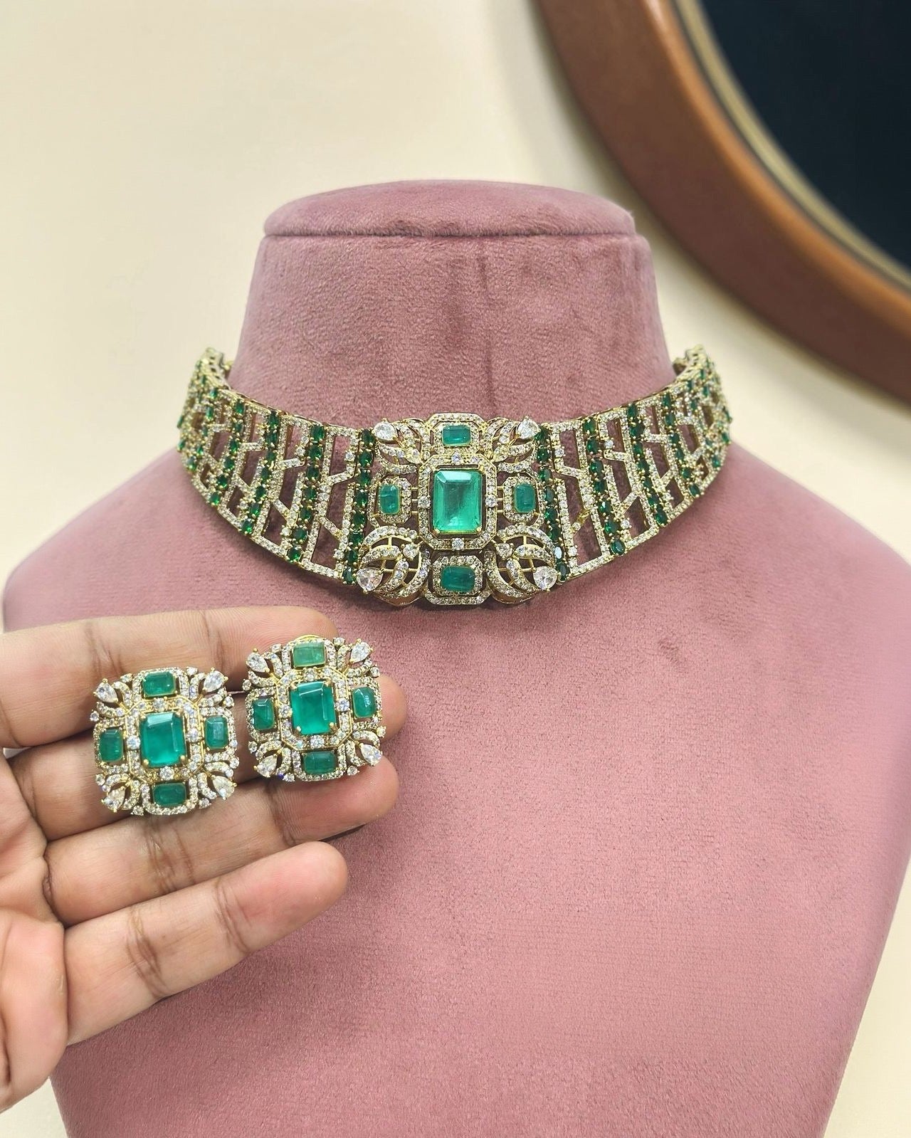 Mint Choker Beauty