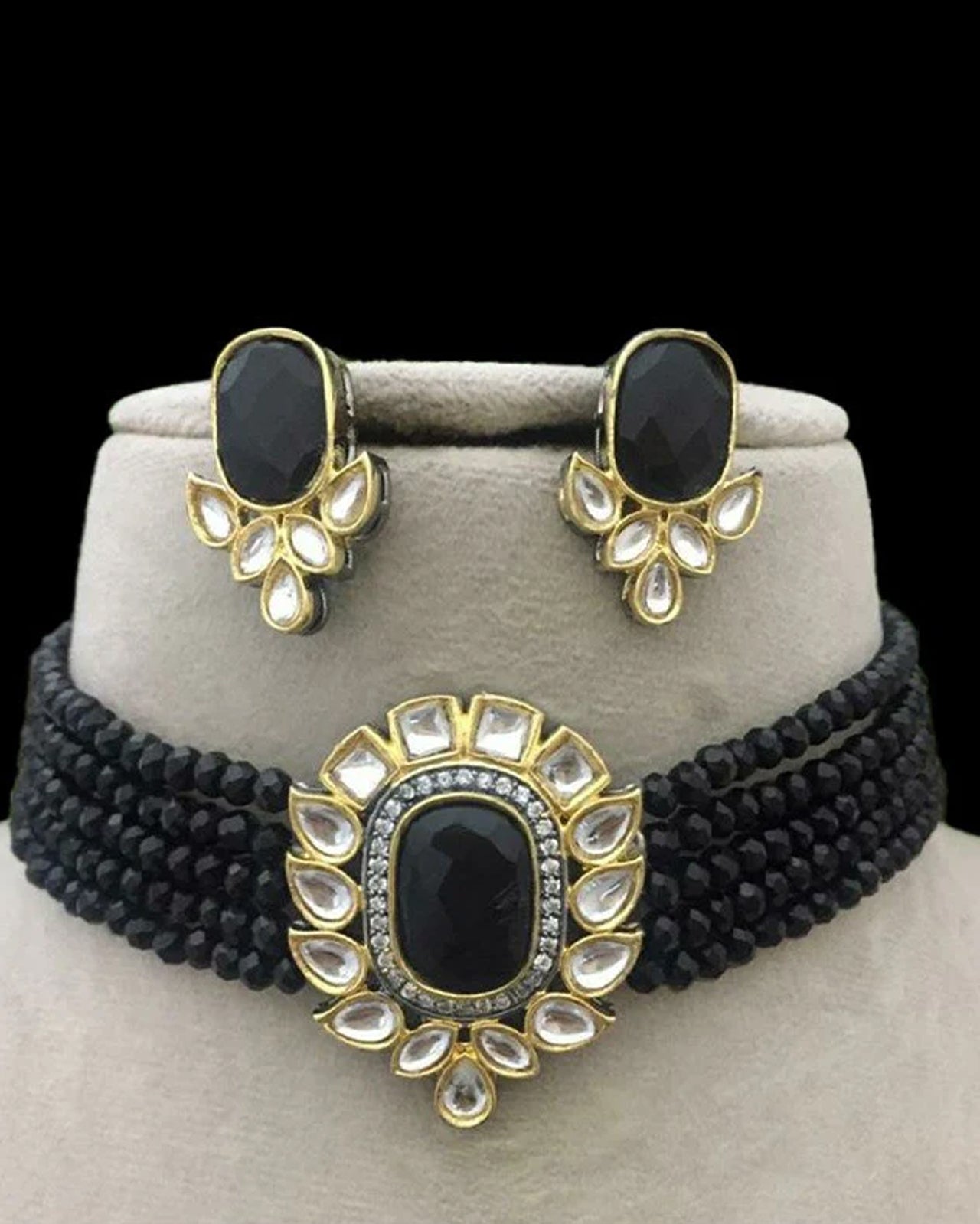 Classic Choker with Earrings