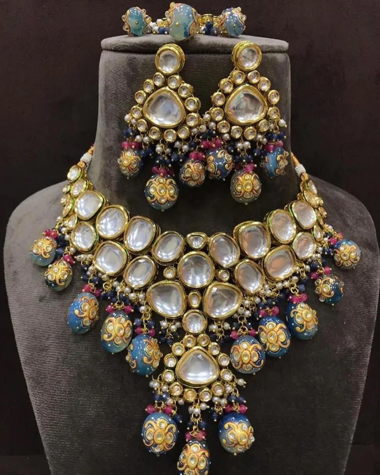 Fascinating Kundan Set