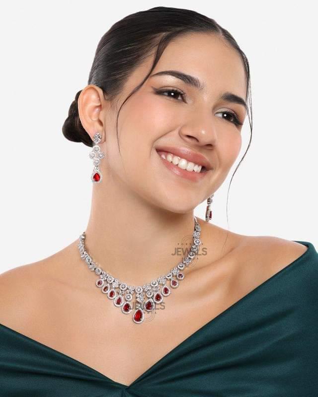 Red diamond choker necklace Clearance