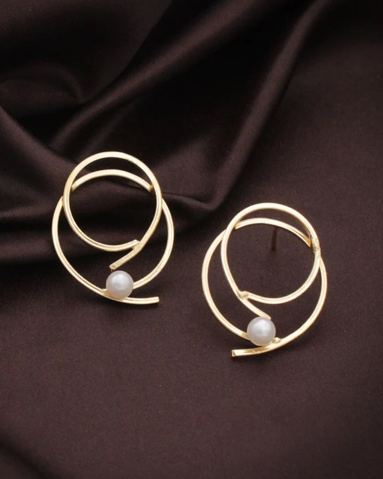 Stylish Earrings With Pearl