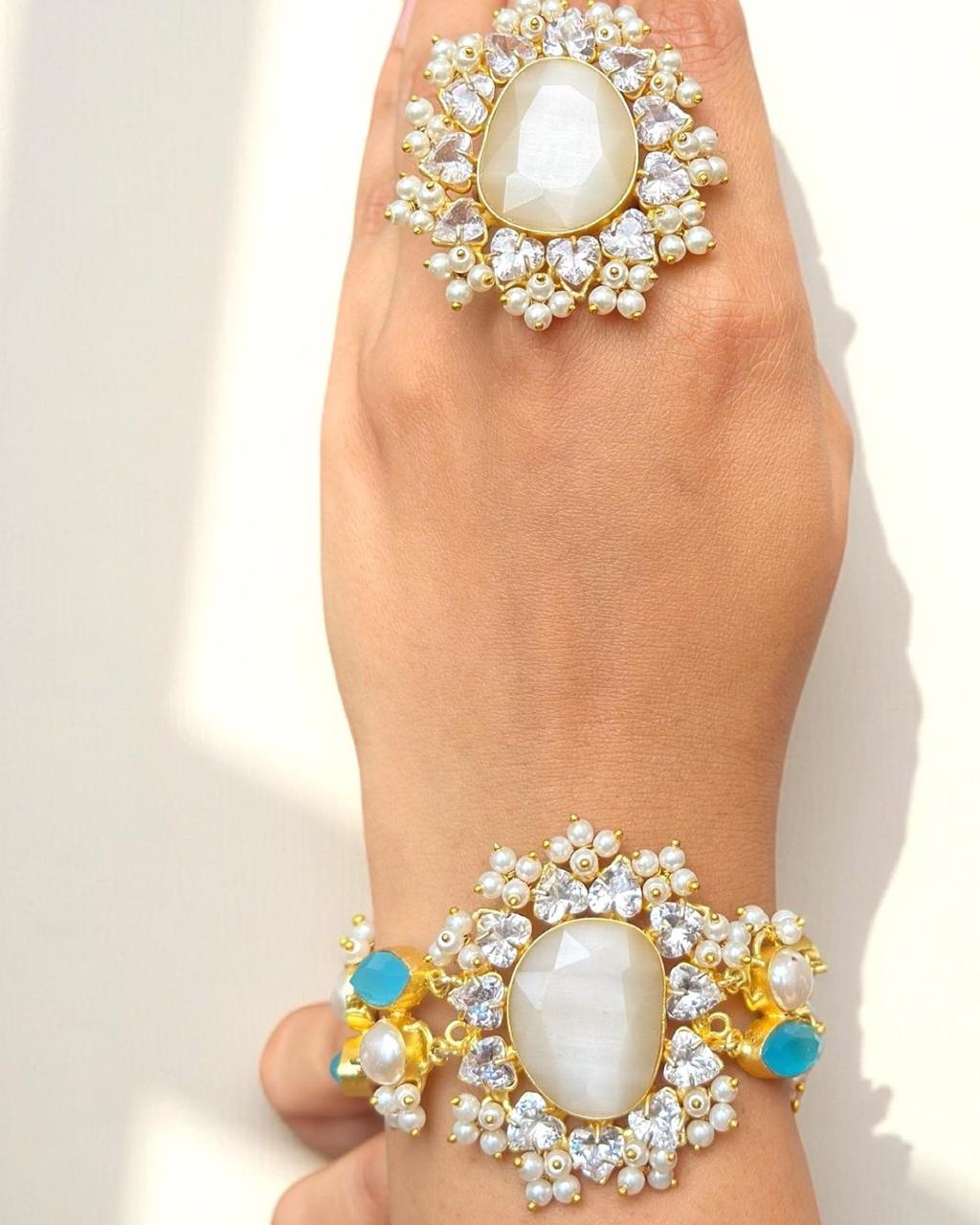 Royal Pearls Hathphool