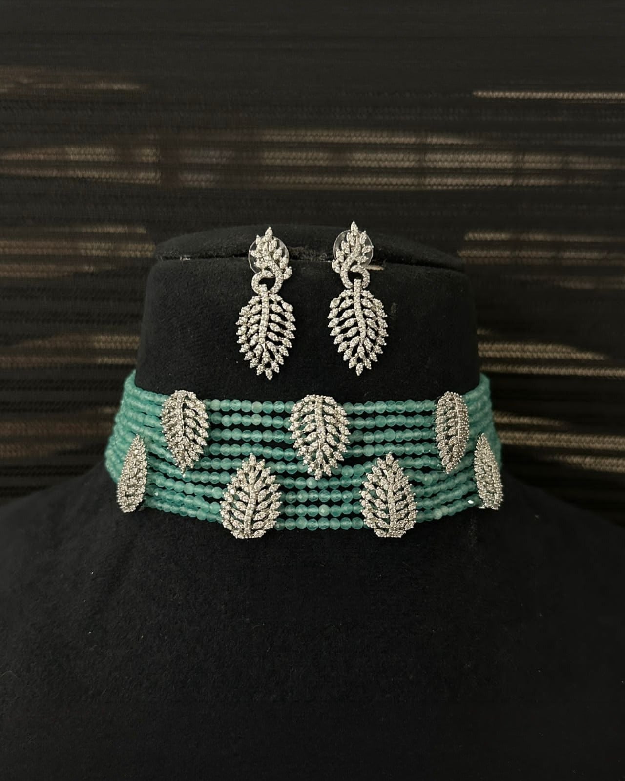 Modern Leaf Beads Choker Necklace Set