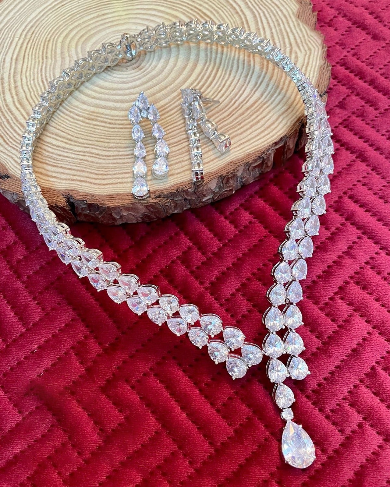 Luxury Design Diamond Necklace Set - Main Image