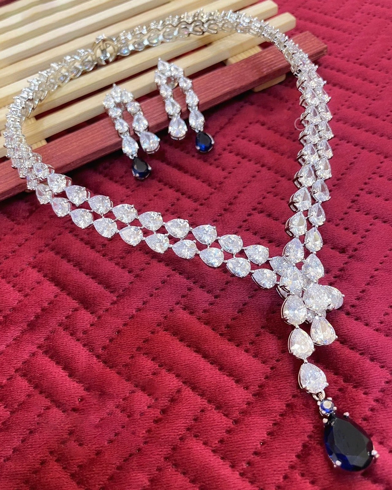 Luxury Design Diamond Necklace Set