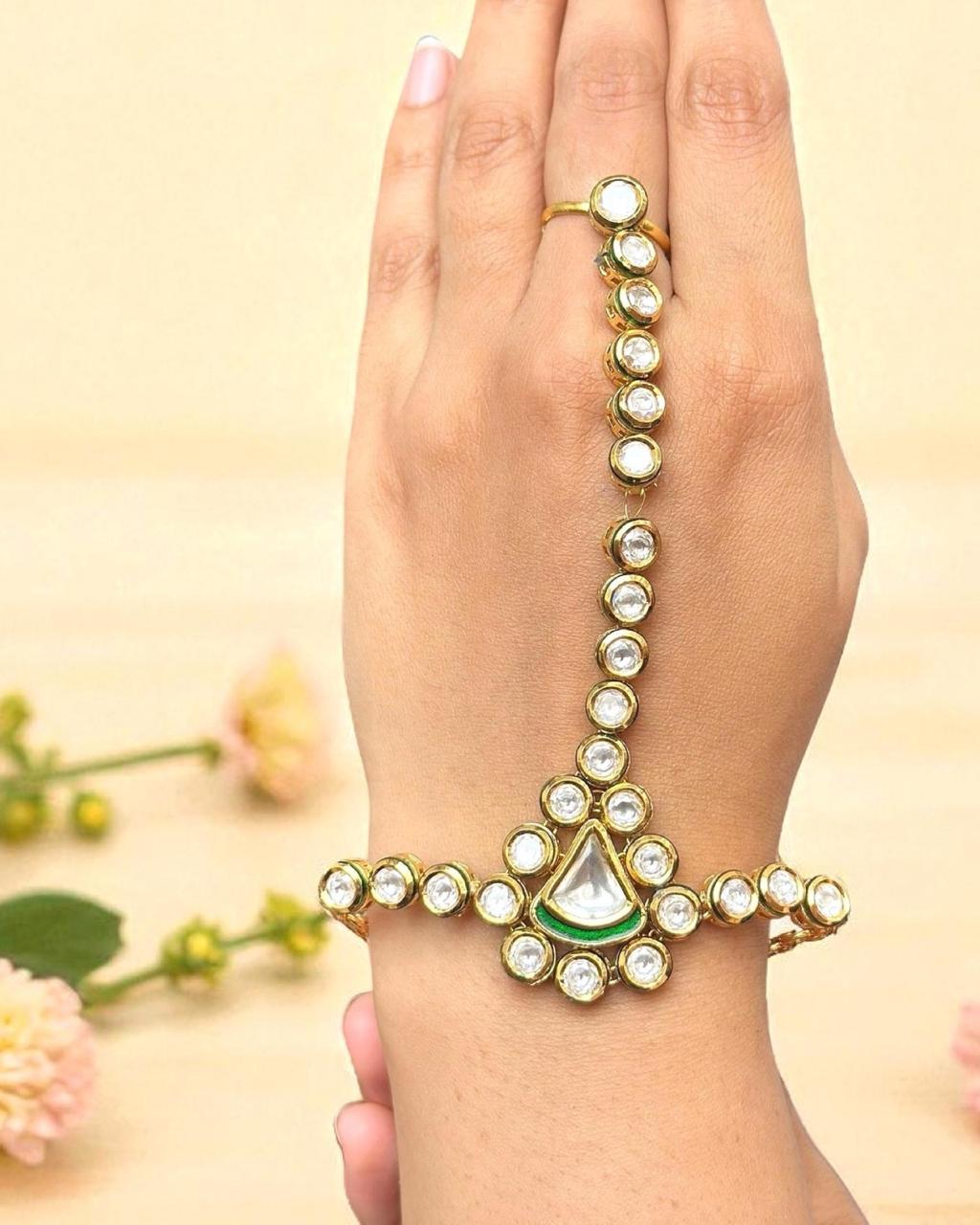 Kundan Dazzling Hathphool