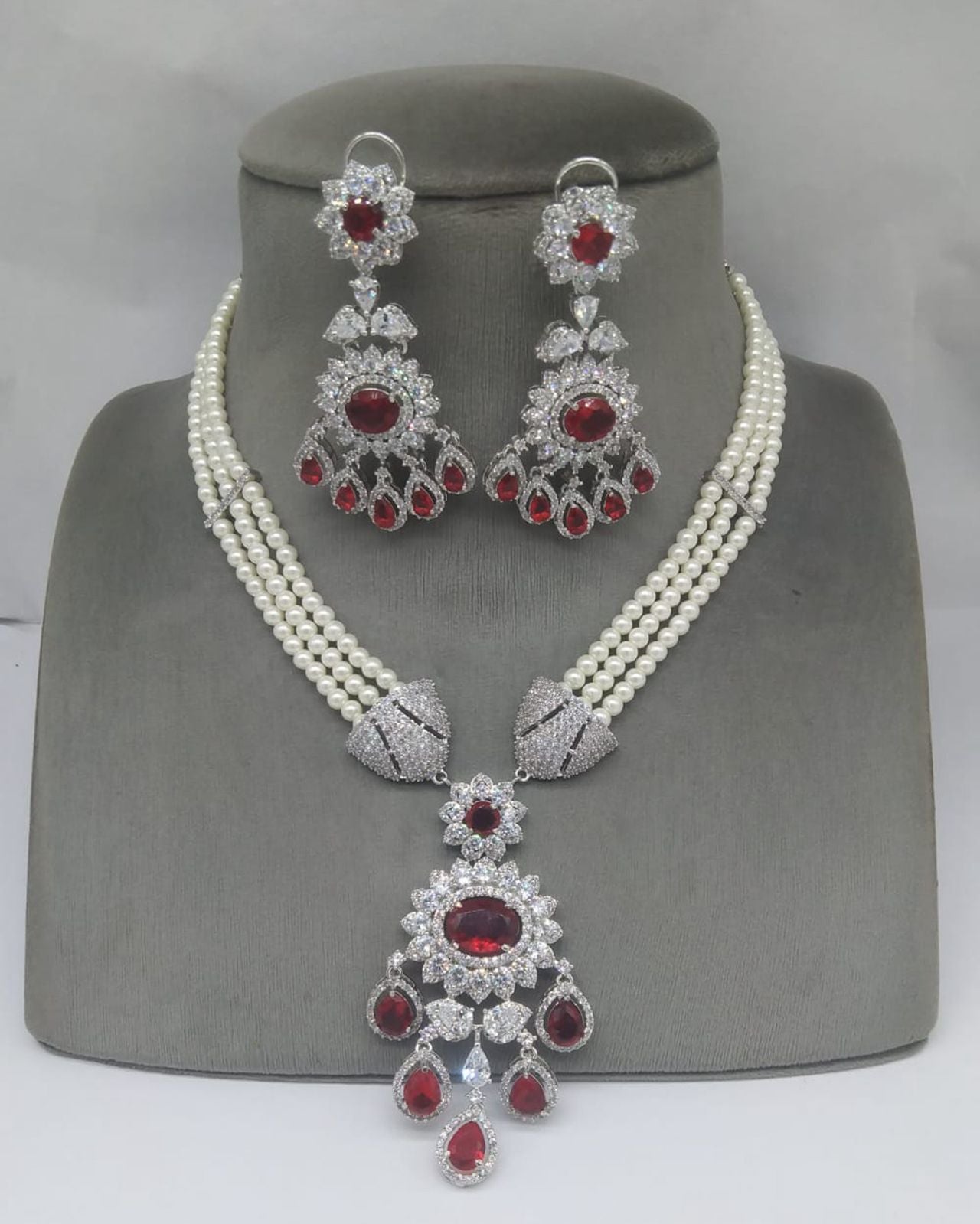 Pearlescent Symphony Necklace Set