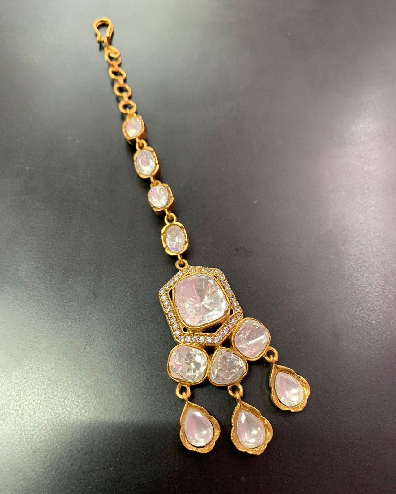 Kundan Maang Tika