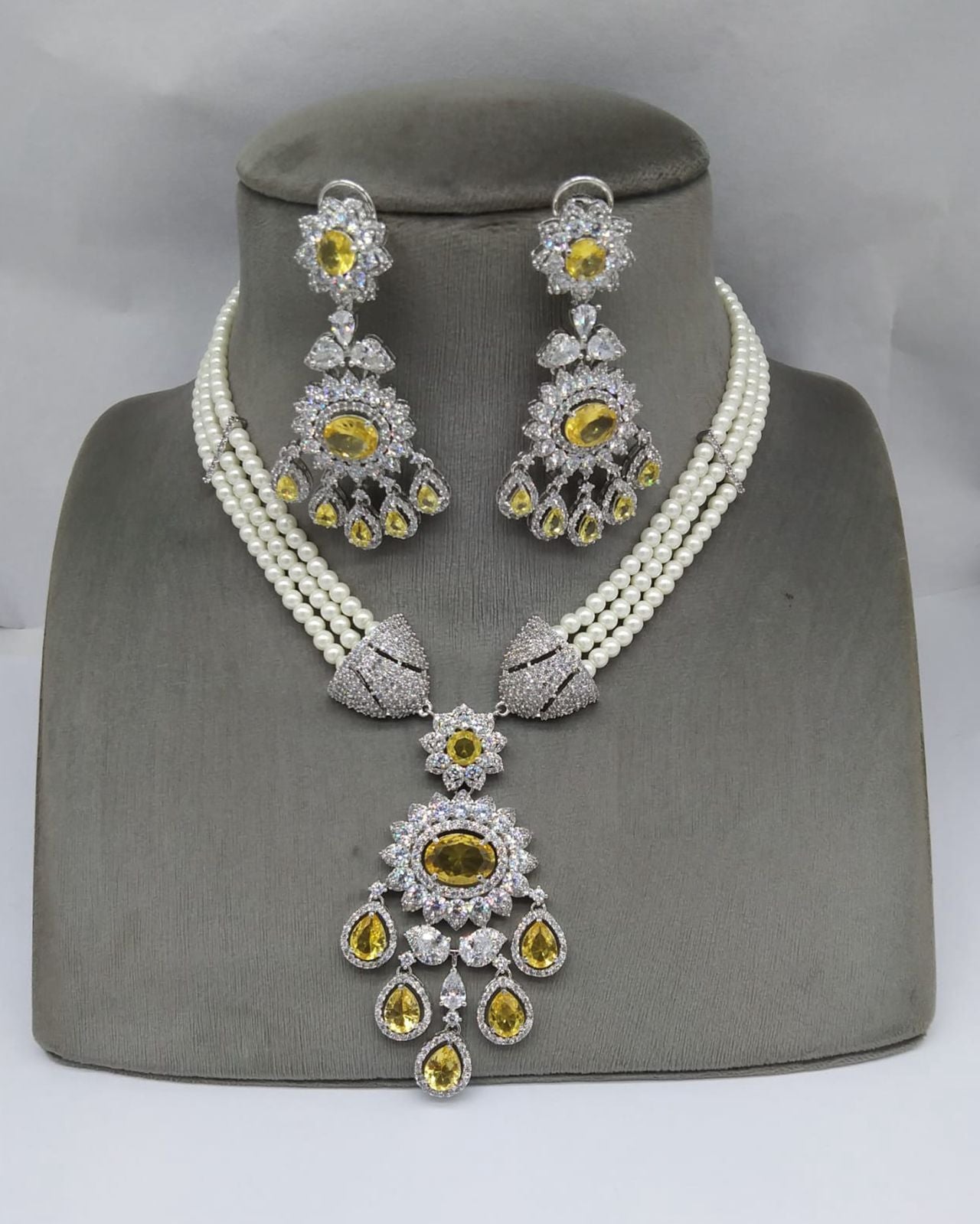 Pearlescent Symphony Necklace Set