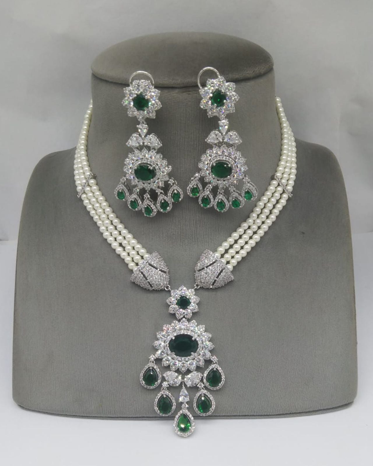 Pearlescent Symphony Necklace Set
