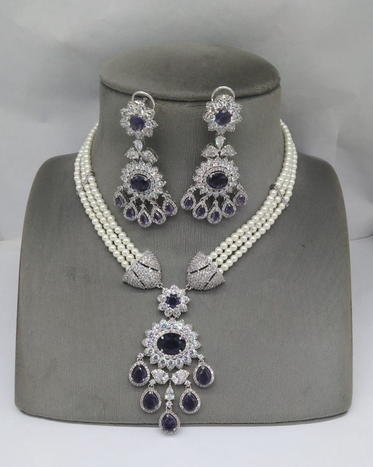 Pearlescent Symphony Necklace Set