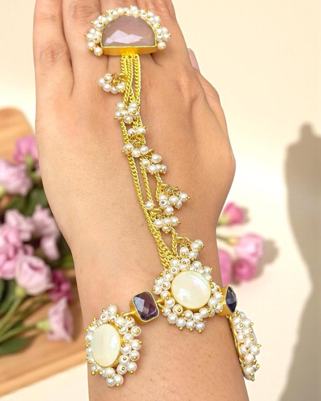 Classic Beauty Hathphool