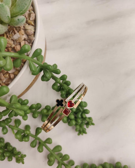 Statement Fashionable bracelet