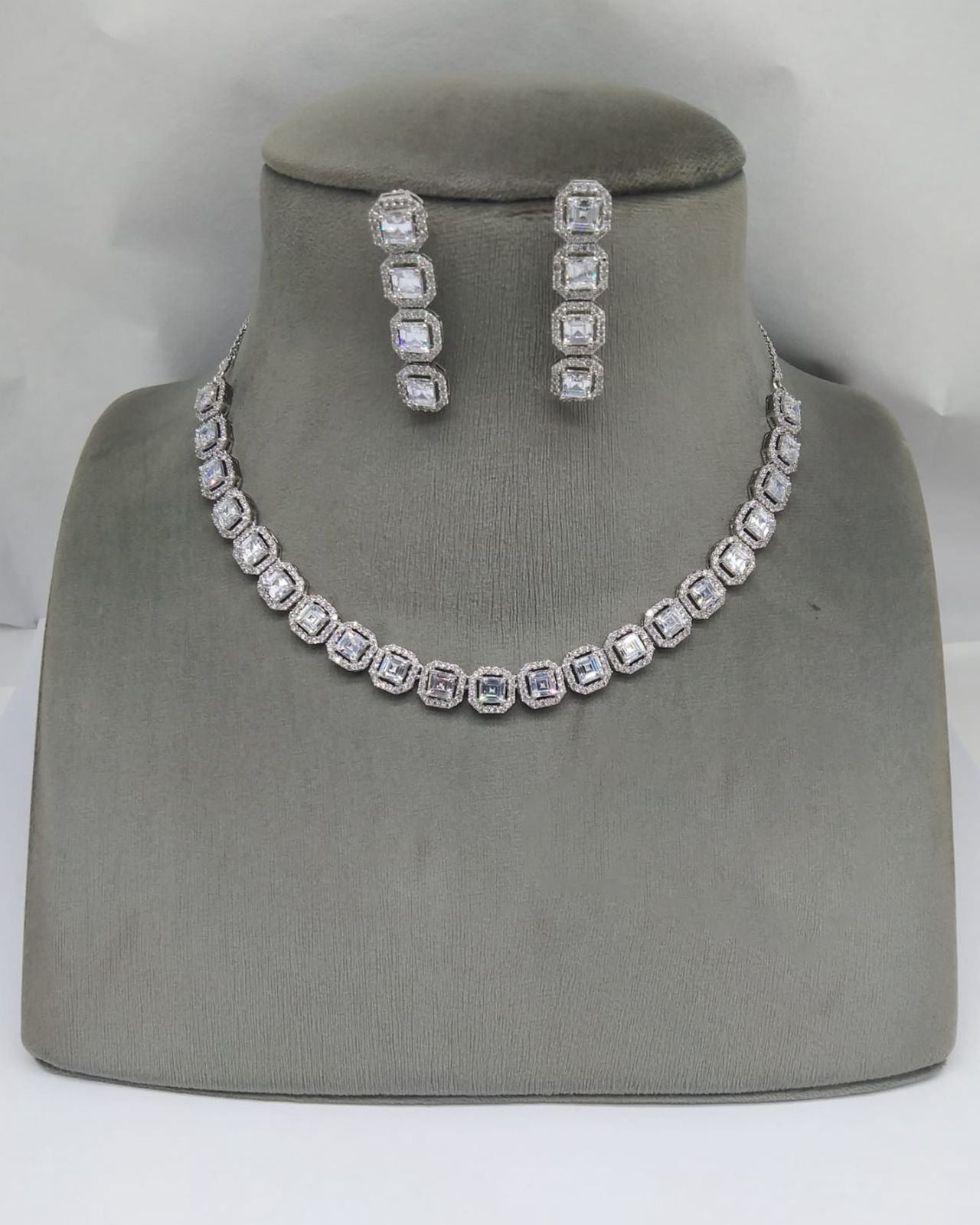 Radiant Reflections Necklace Set