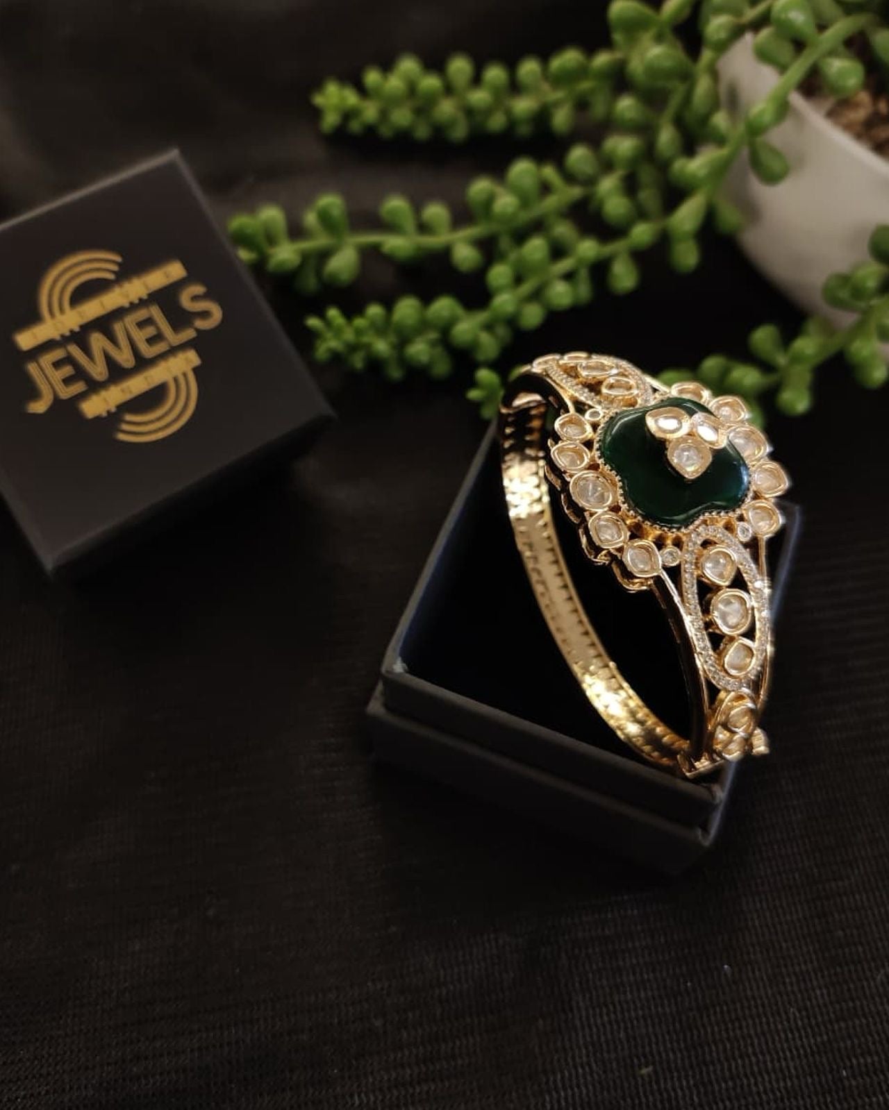 Kundan Emerald Bracelet