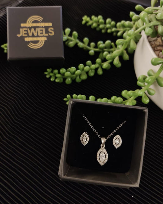 Classic Pendant Necklace Set
