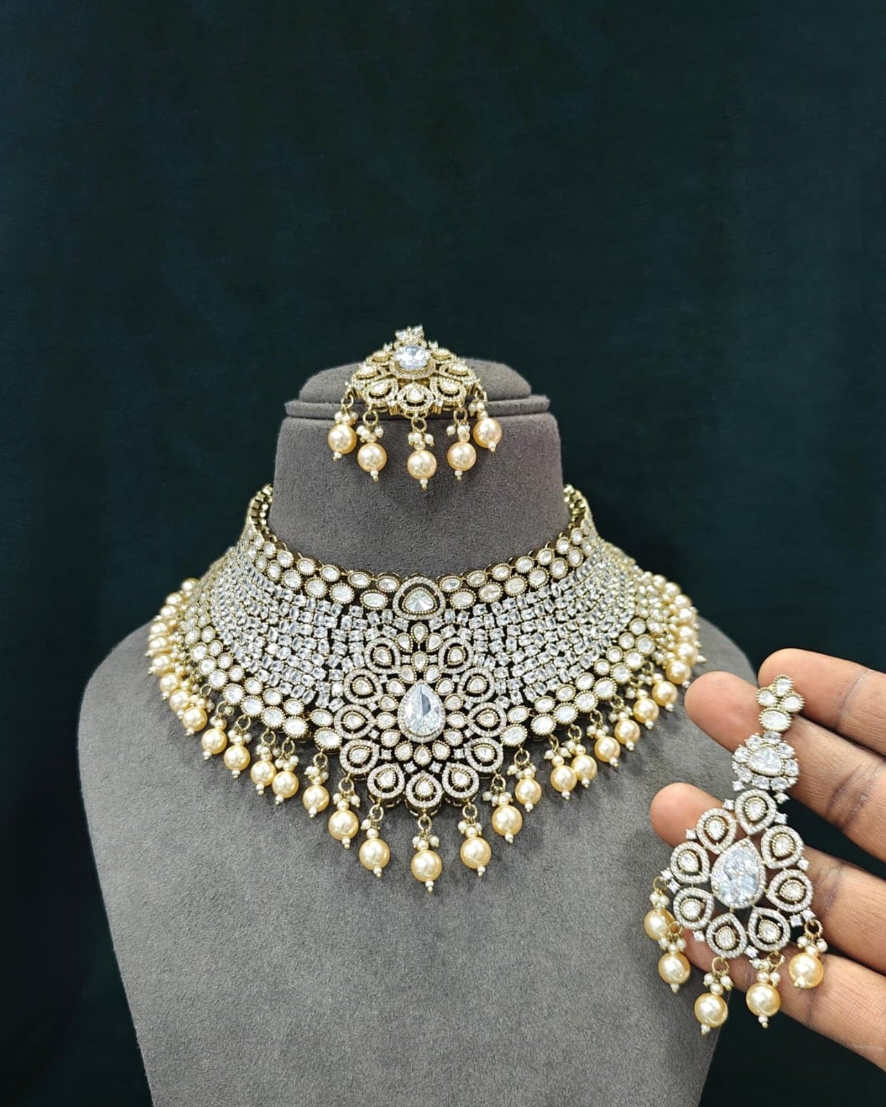 Queen Bridal  Statement Choker