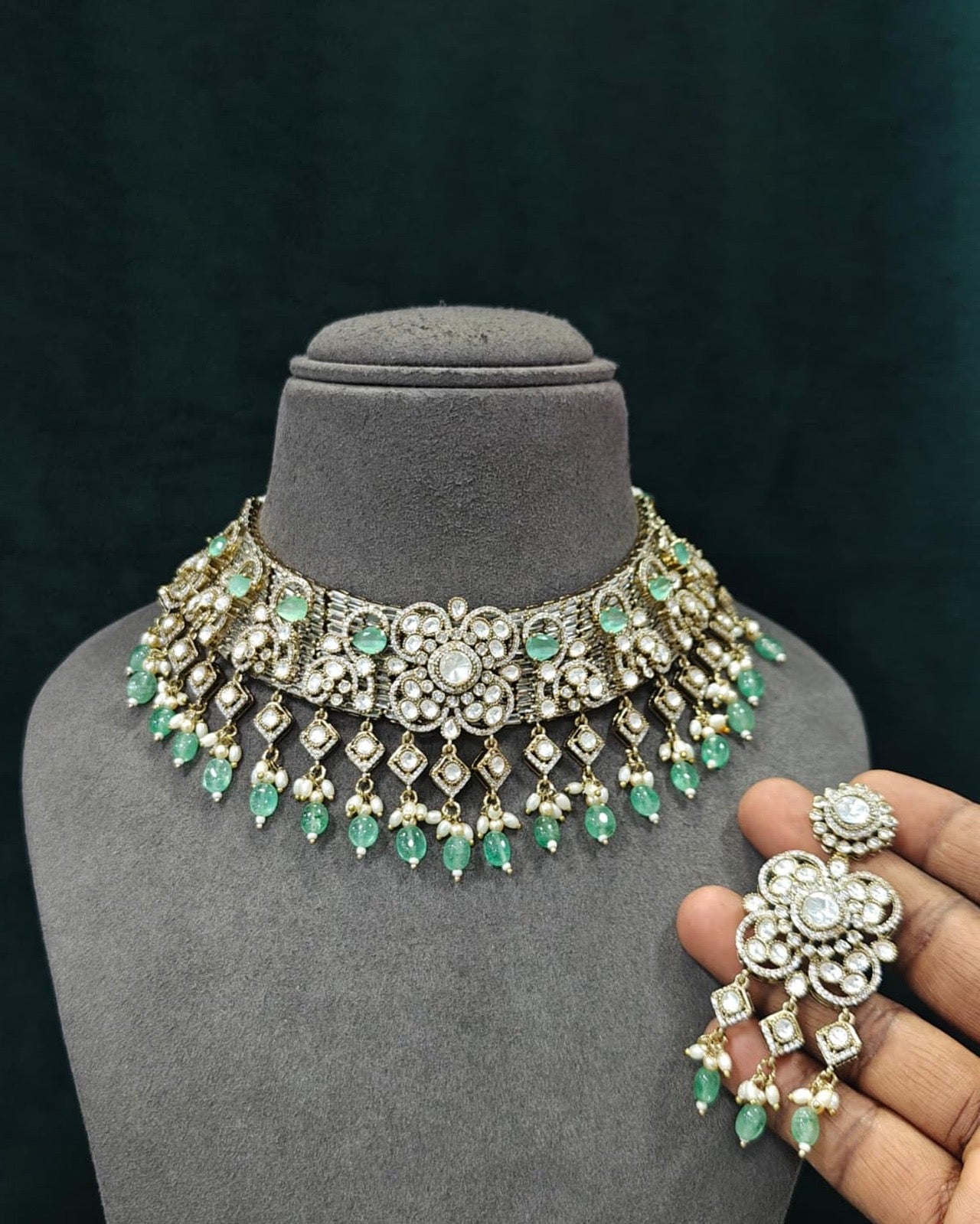 Classic Pearl Regal Choker