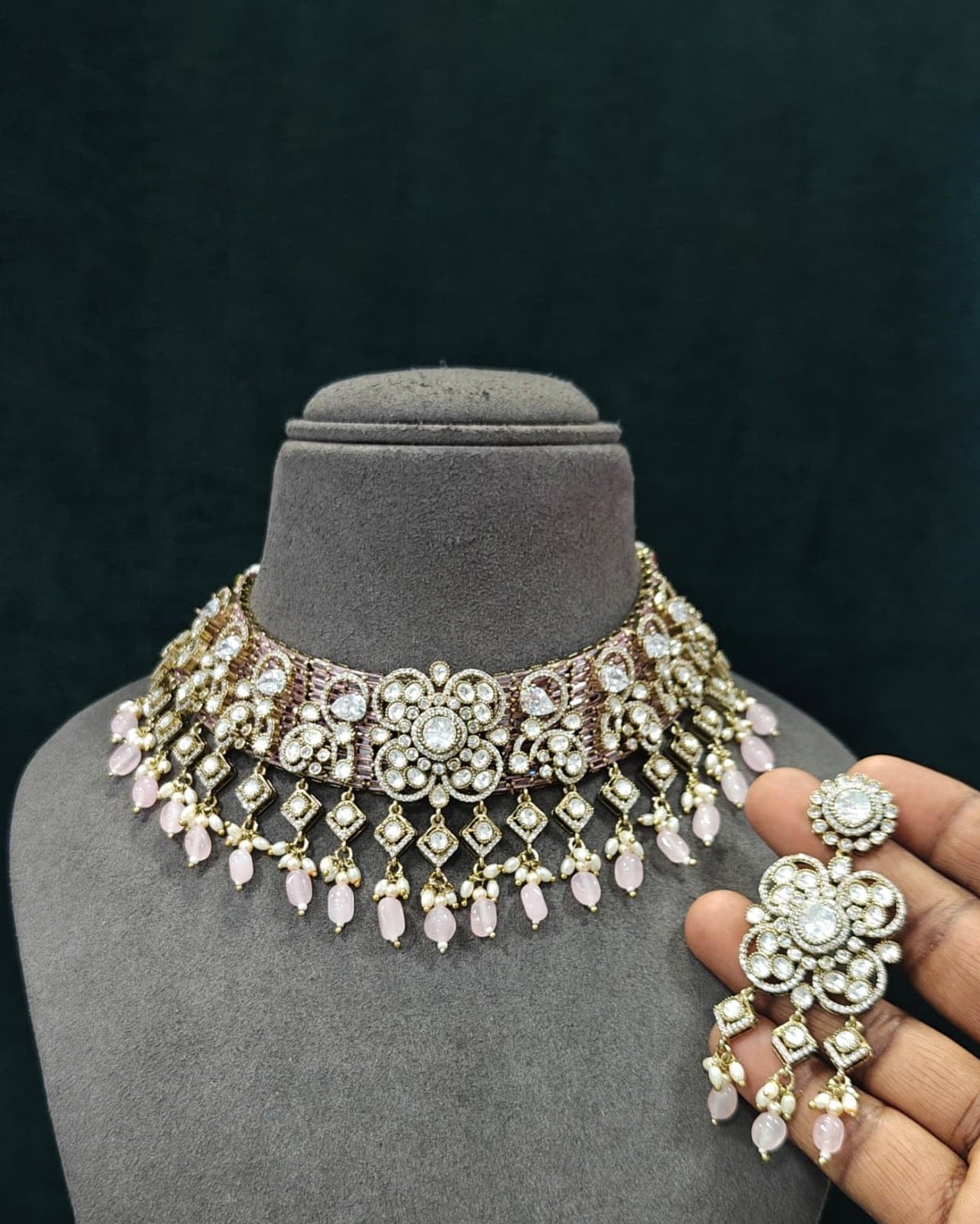 Classic Pearl Regal Choker