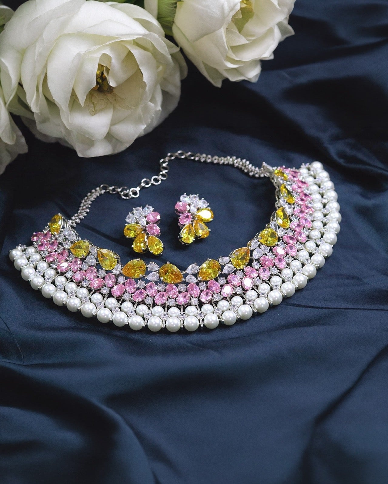 Pearl Classy Diamond Necklace Det