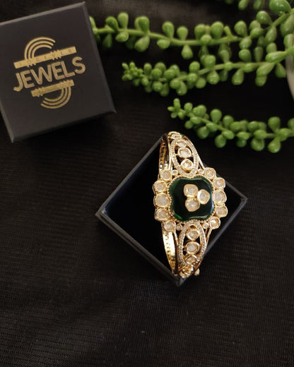 Kundan Emerald Bracelet