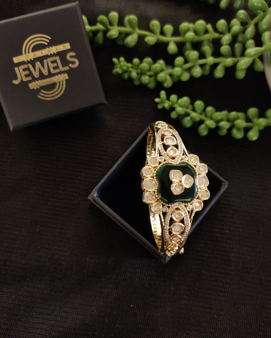 Kundan Emerald Bracelet