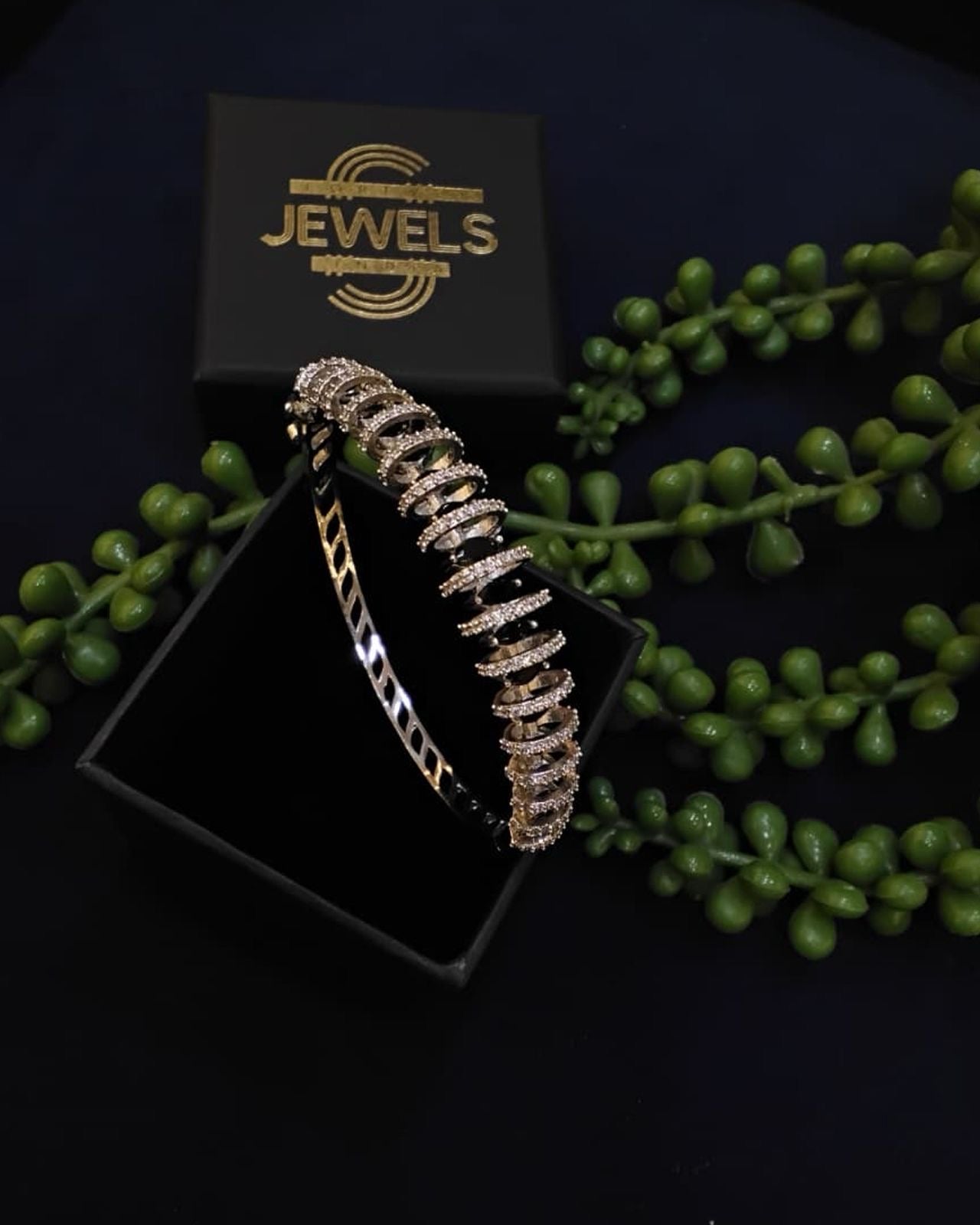 Beautiful Classy Round Bracelet