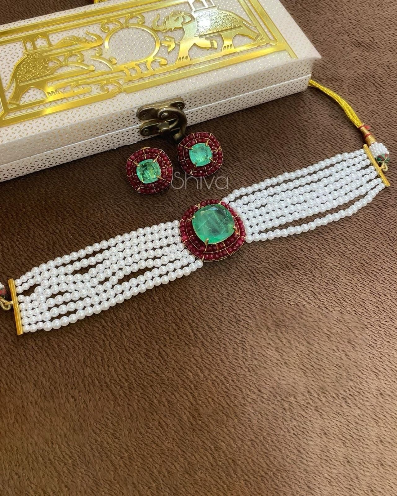 Janvi Kapoor Inspired Pearl choker