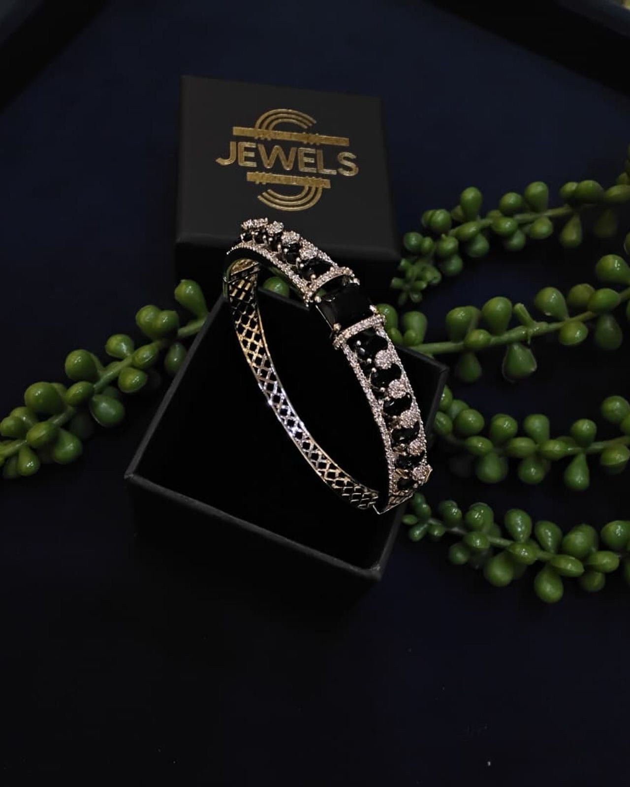 Royal Gleam Bracelet