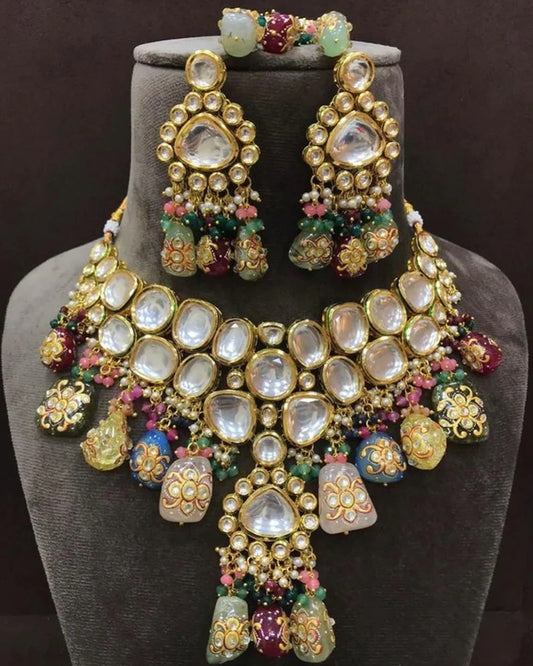 Fascinating Kundan Set
