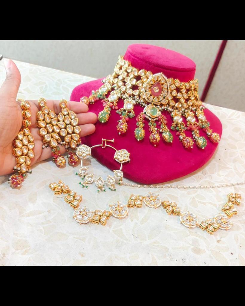 Delicate Choker Necklace Set