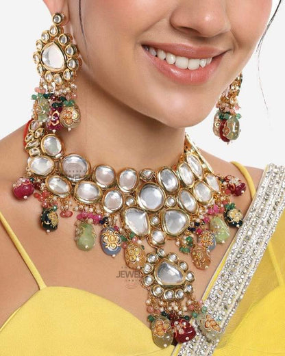 Fascinating Kundan Set