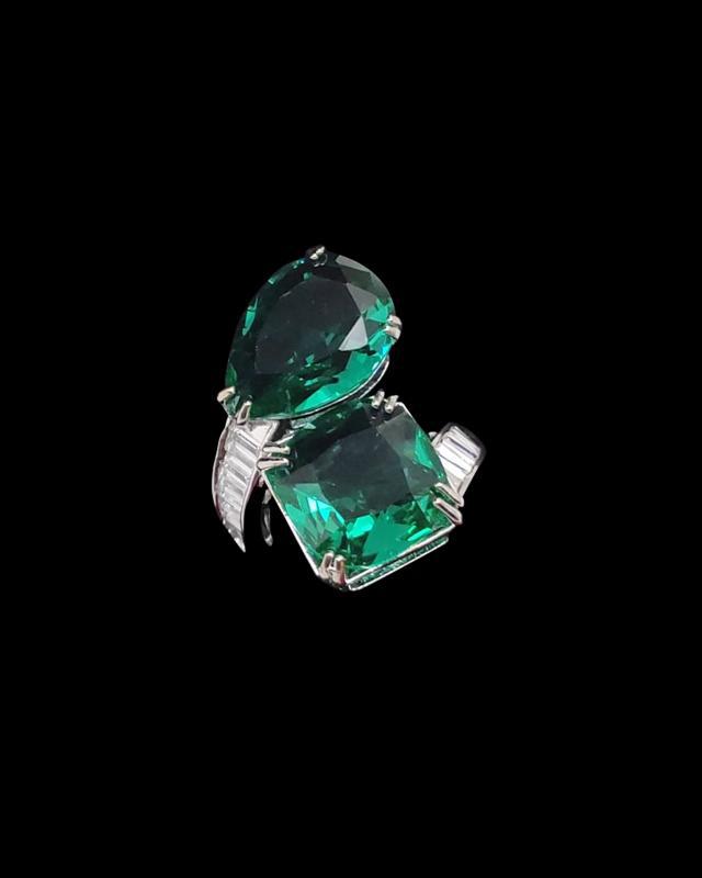 Sparkling Emerald Halo Ring