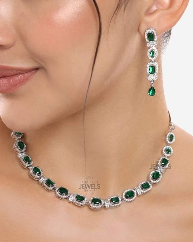 Diamond necklace set 