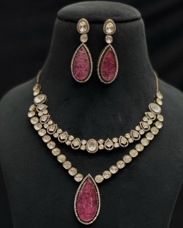 Glamourous Sparkle Necklace Set