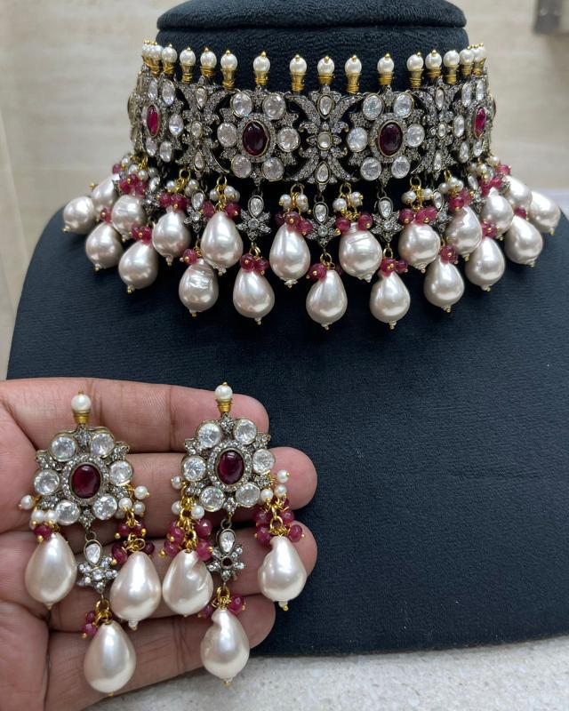 Radiant Splendor Necklace Set