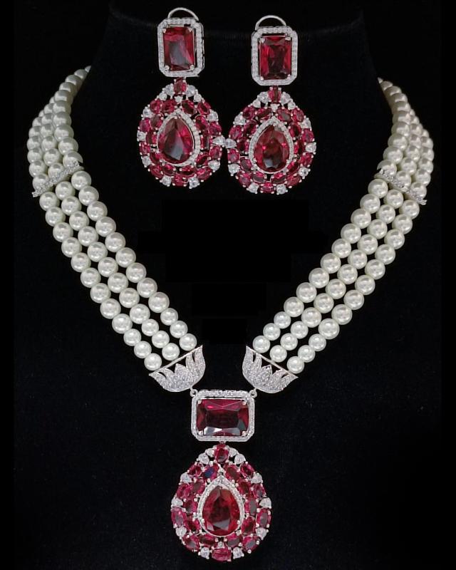 Pearl Essence Necklace Set