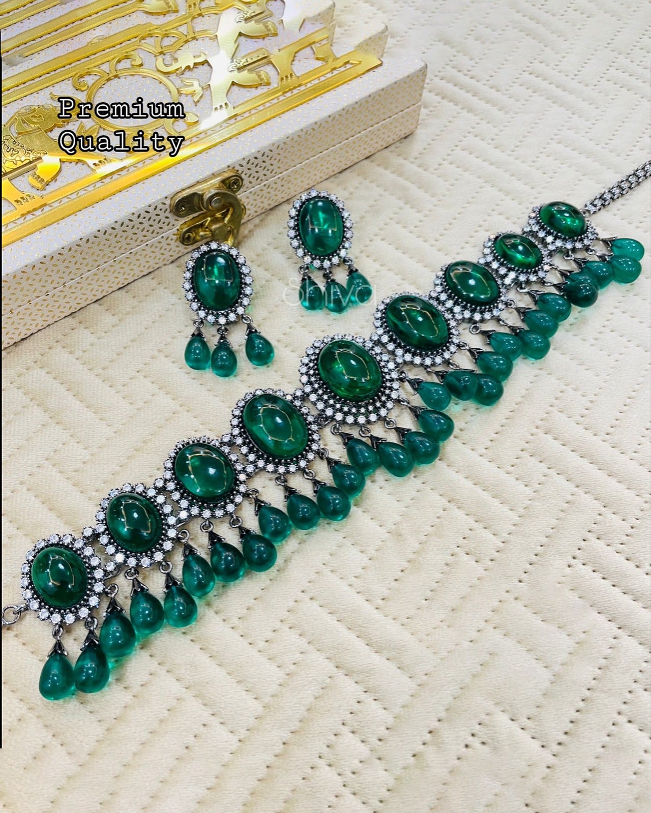 Oval Emerald Beads Choker Set