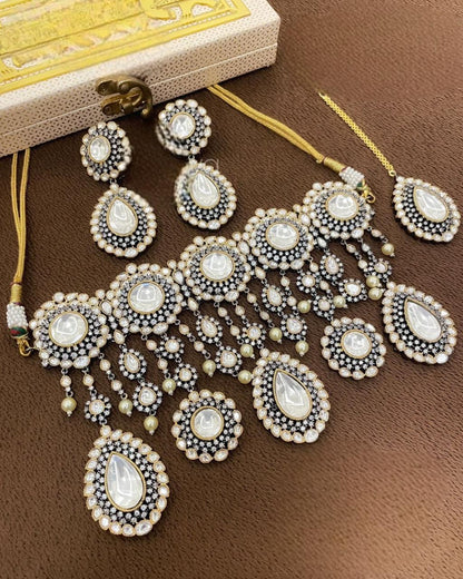 Katrina inspired choker set