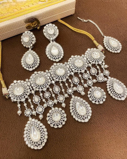 Katrina inspired choker set