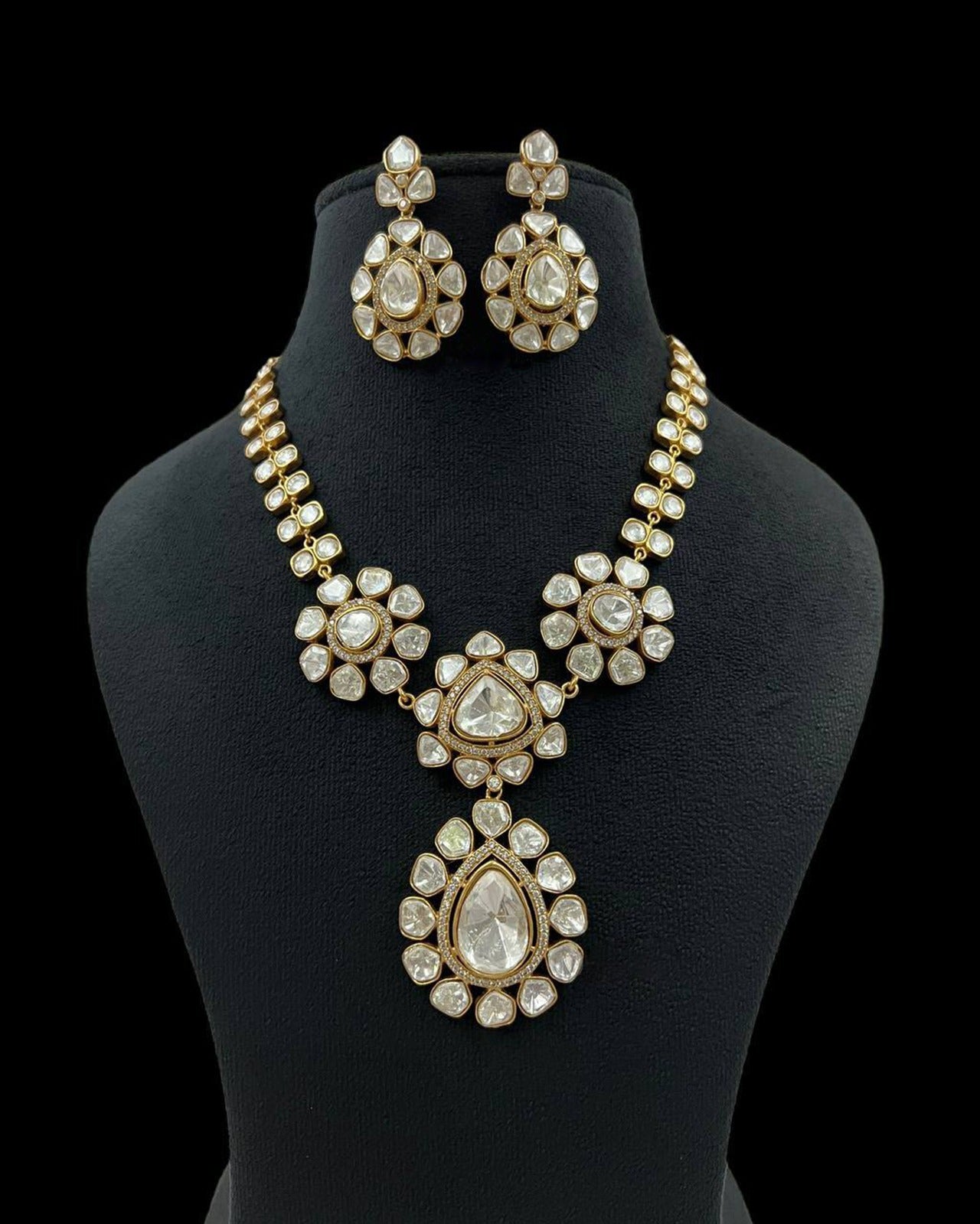 Luxurious Floral Kundan Set