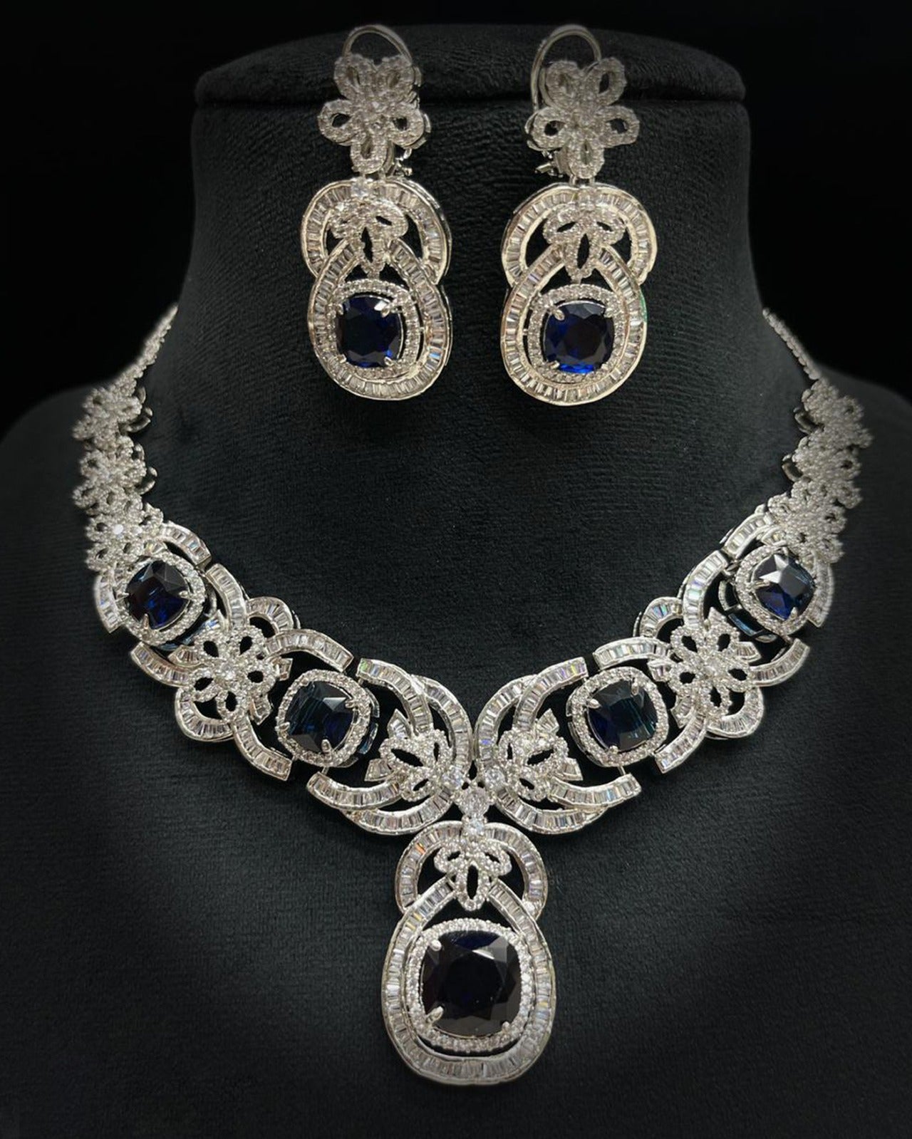 Unique Dazzling Diamond Necklace