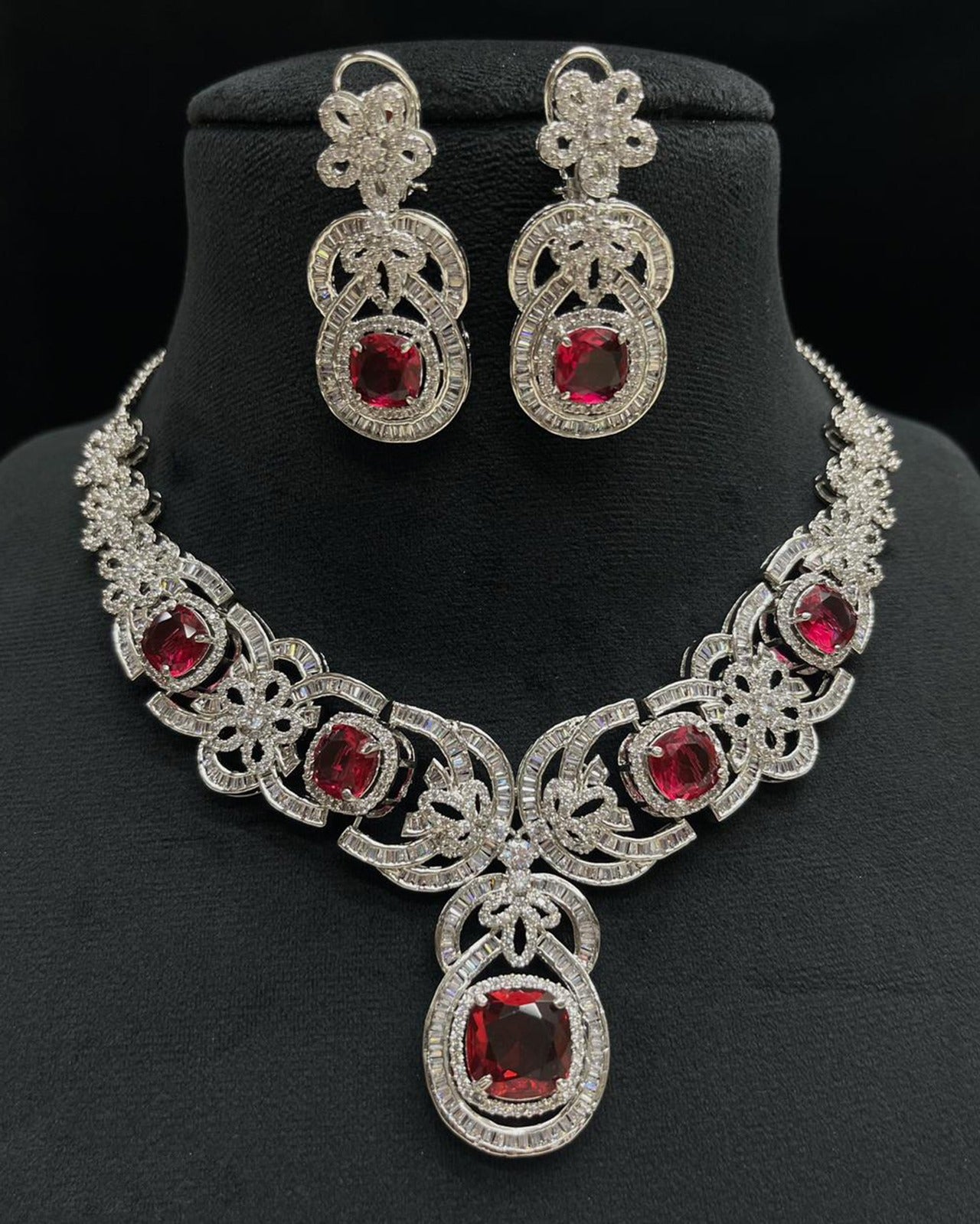 Unique Dazzling Diamond Necklace