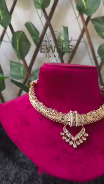 Kundan Exclusive Hasli Necklace Set