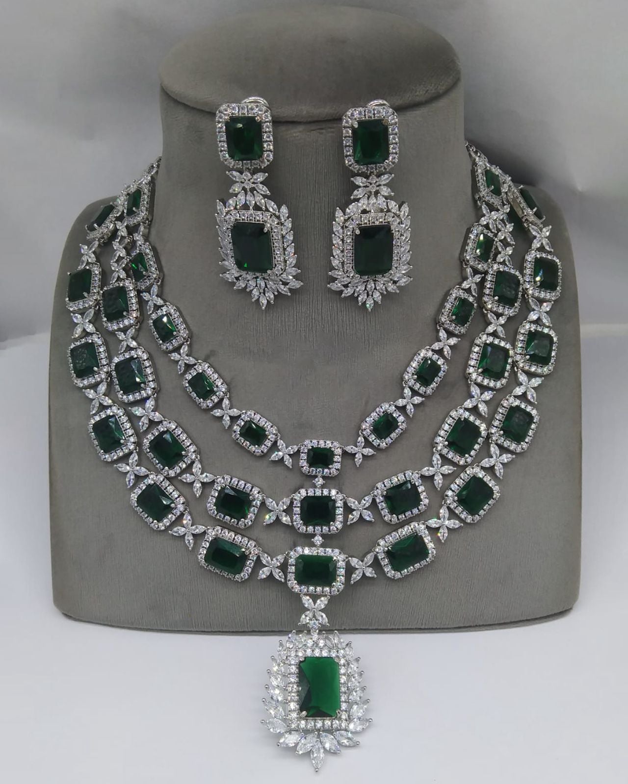Emerald Brilliance Necklace Set