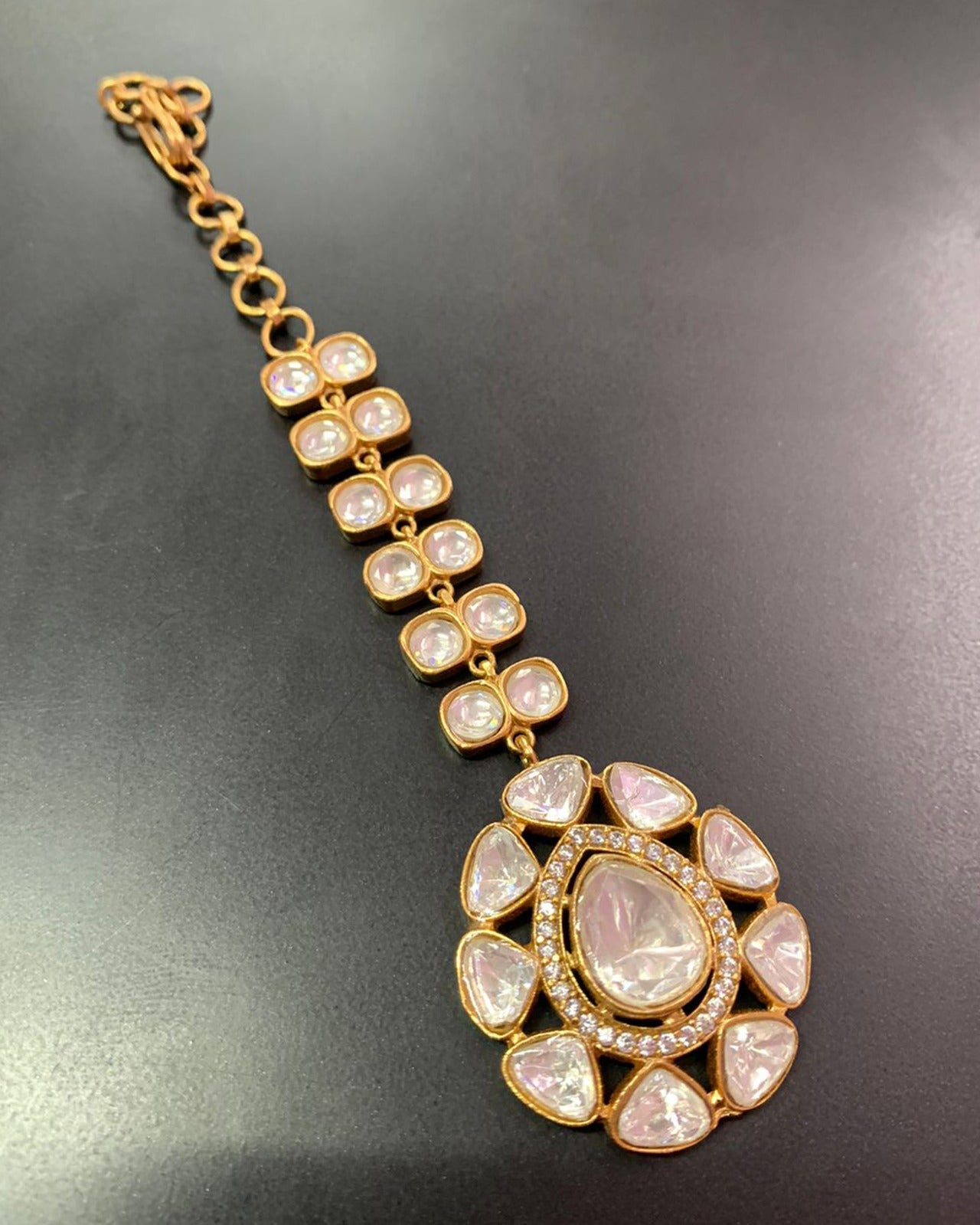 Traditional Kundan Maang tikka