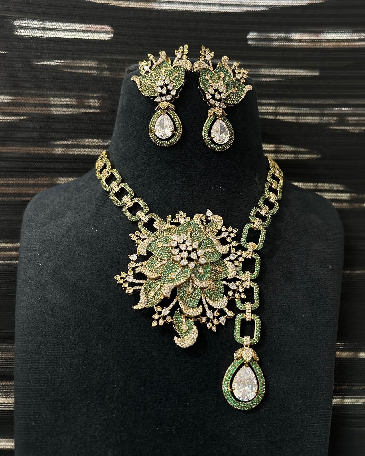 Classy Beauty Polki Necklace Set
