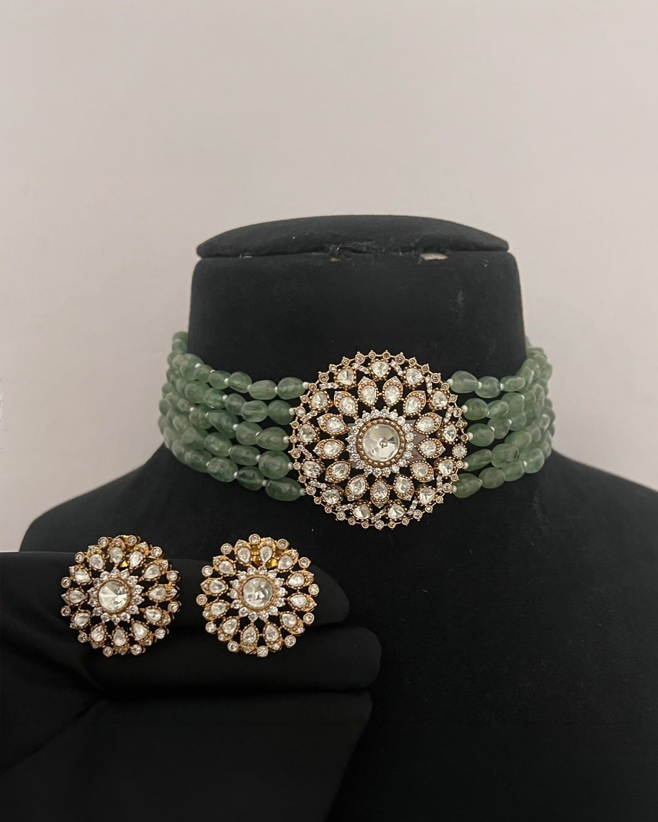 Statement Beads Beautiful Choker Set